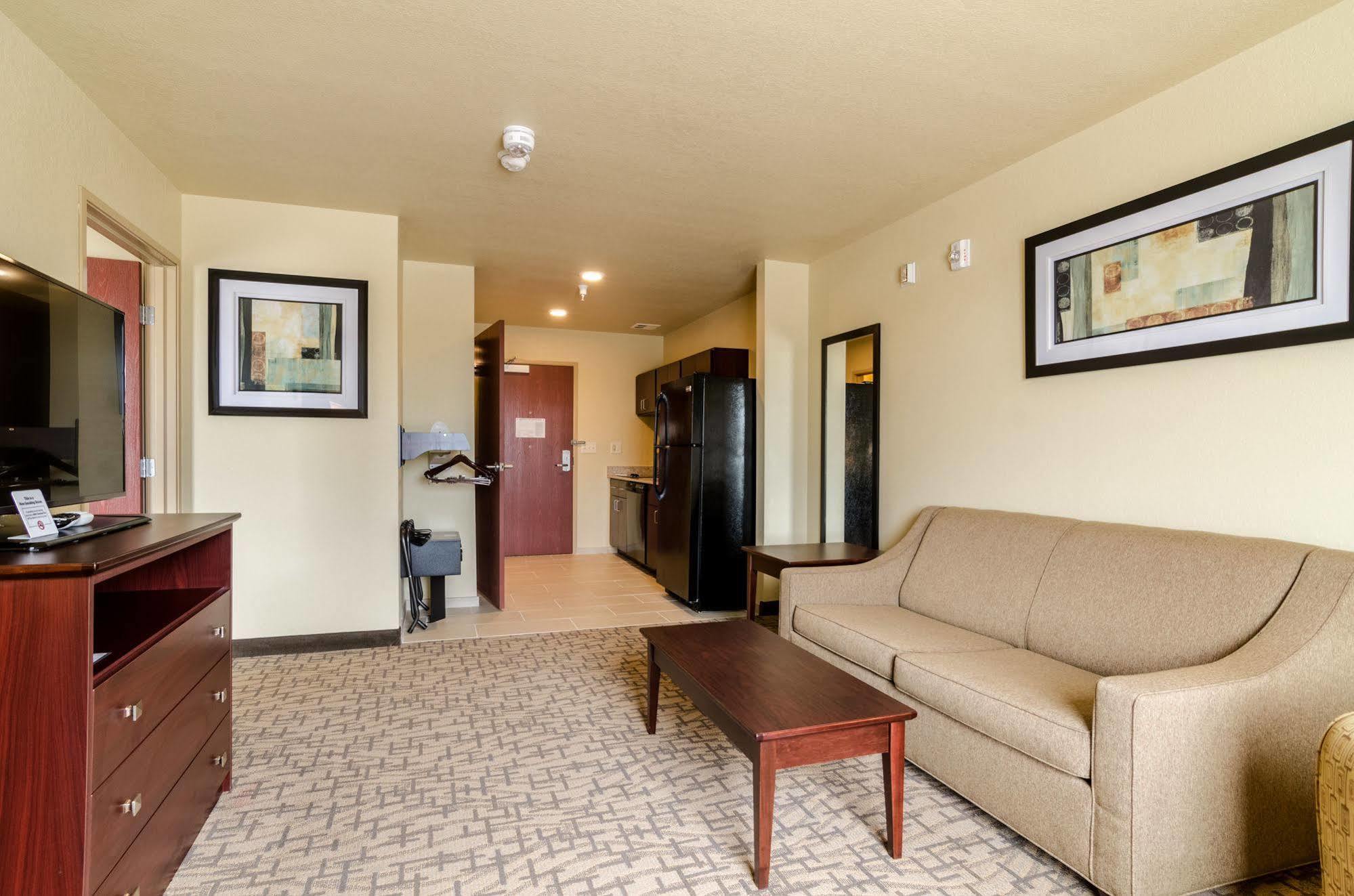 Cobblestone Inn & Suites - Oberlin Exterior photo
