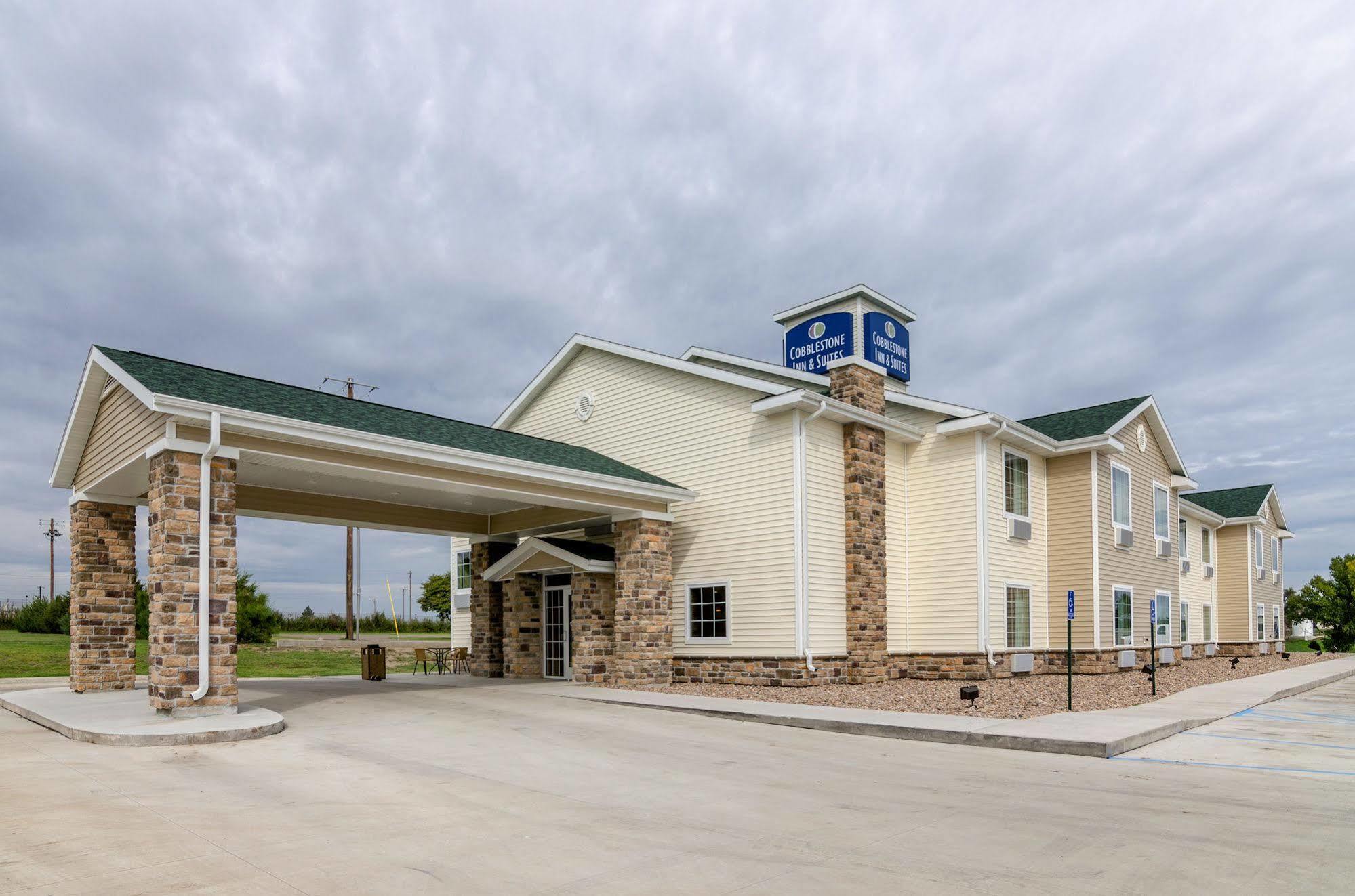Cobblestone Inn & Suites - Oberlin Exterior photo