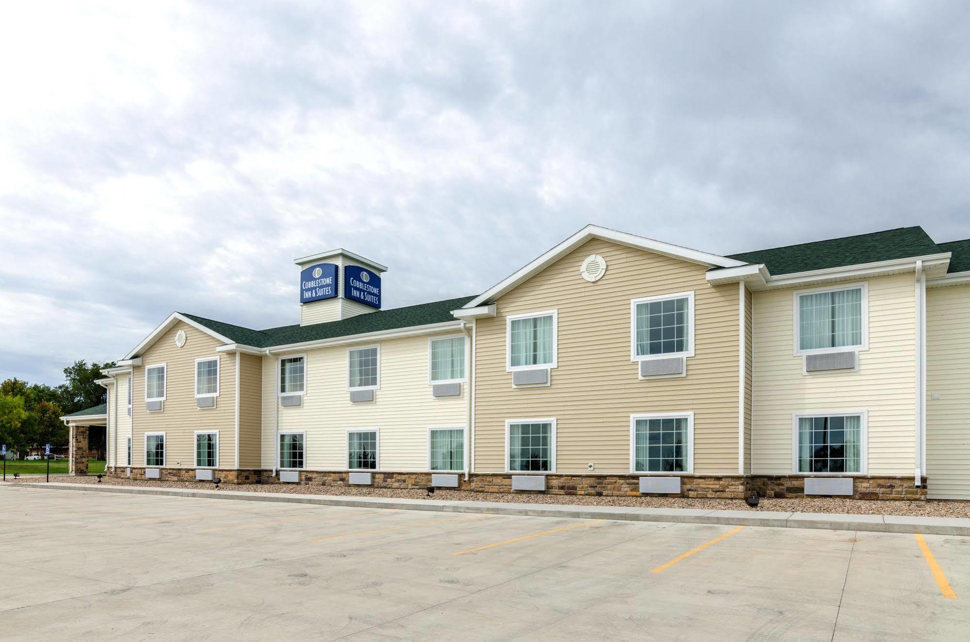 Cobblestone Inn & Suites - Oberlin Exterior photo